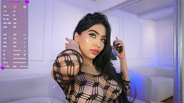 Snapshot of elasummer chatting on 02-22-25, 02:52 elasummer online show from 02-22-25, 02:52