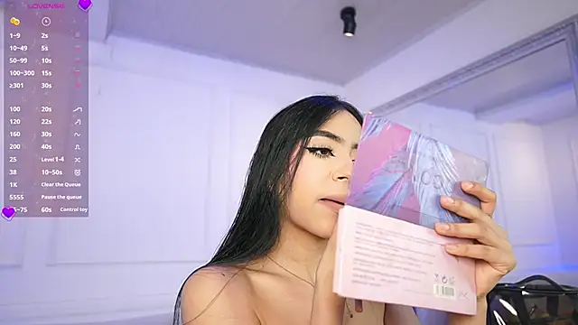 Snapshot of elasummer chatting on 02-24-25, 11:54 elasummer online show from 02-24-25, 11:54