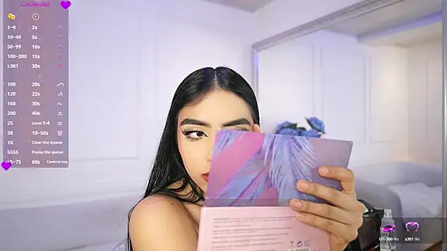 Snapshot of elasummer chatting on 02-25-25, 11:52 elasummer online show from 02-25-25, 11:52