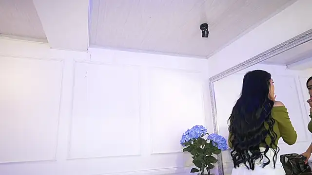 Snapshot of elasummer chatting on 03-11-25, 12:06 elasummer online show from 03-11-25, 12:06