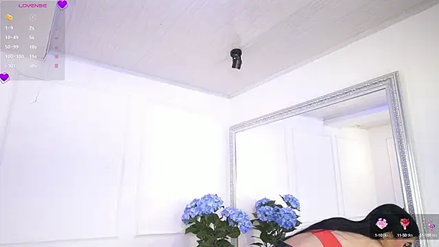 Snapshot of elasummer chatting on 03-12-25, 12:04 elasummer online show from 03-12-25, 12:04