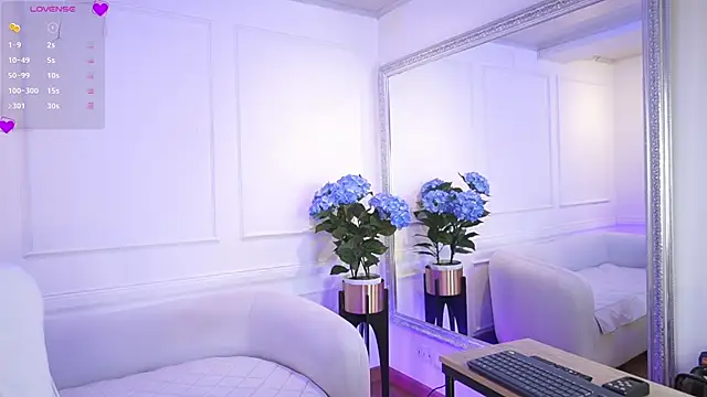 Snapshot of elasummer chatting on 03-13-25, 12:13 elasummer online show from 03-13-25, 12:13