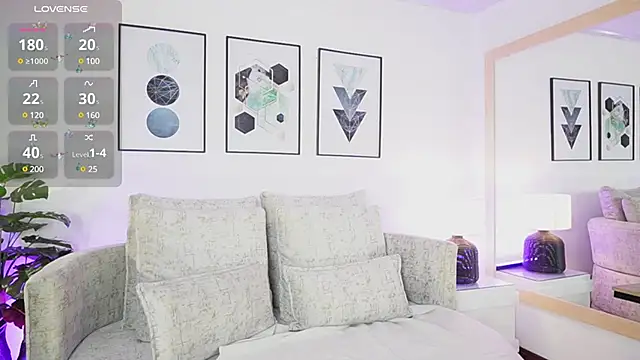 Snapshot of elasummer chatting on 03-18-25, 11:52 elasummer online show from 03-18-25, 11:52