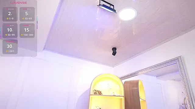 Snapshot of elasummer chatting on 09-19-25, 12:06 elasummer online show from 09-19-25, 12:06