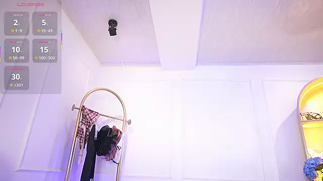 Snapshot of elasummer chatting on 09-27-25, 12:10 elasummer online show from 09-27-25, 12:10