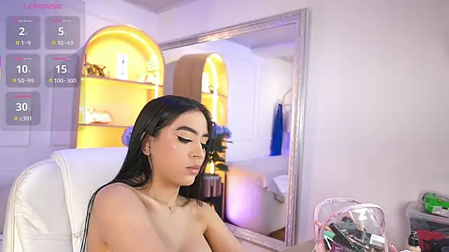 Snapshot of elasummer chatting on 10-08-25, 12:25 elasummer online show from 10-08-25, 12:25