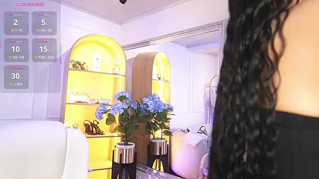 Snapshot of elasummer chatting on 10-10-25, 12:26 elasummer online show from 10-10-25, 12:26