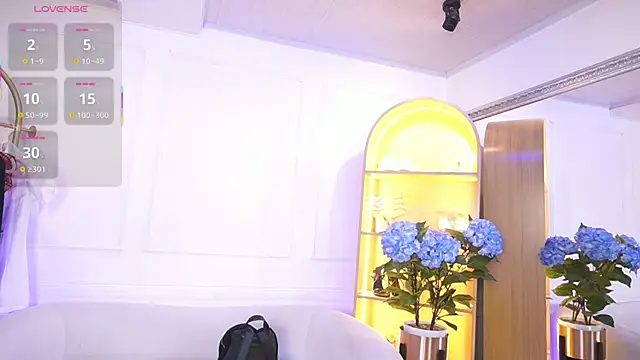 Snapshot of elasummer chatting on 11-19-25, 12:16 elasummer online show from 11-19-25, 12:16