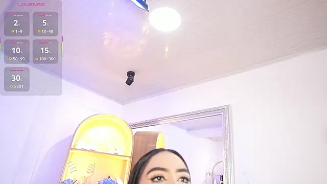 Snapshot of elasummer chatting on 12-01-25, 12:21 elasummer online show from 12-01-25, 12:21