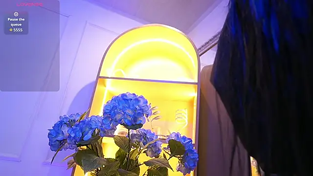 Snapshot of elasummer chatting on 12-16-25, 12:21 elasummer online show from 12-16-25, 12:21