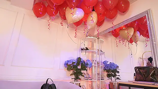 Snapshot of elasummer chatting on 02-16-26, 12:23 elasummer online show from 02-16-26, 12:23