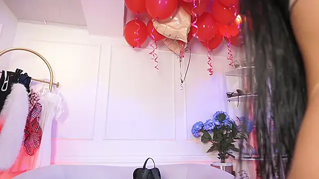 Snapshot of elasummer chatting on 02-19-26, 12:34 elasummer online show from 02-19-26, 12:34