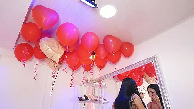 Snapshot of elasummer chatting on 02-20-26, 02:06 elasummer online show from 02-20-26, 02:06