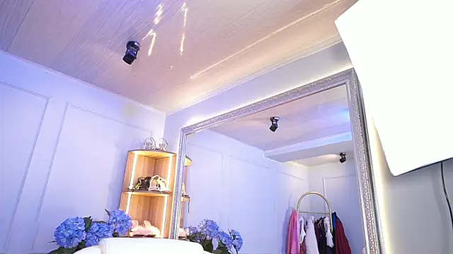 elasummer online show from 04-28-26, 12:54