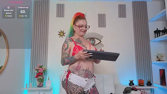 Snapshot of EMILY_ROUSSE71 chatting on 05-25-26, 10:38 EMILY ROUSSE71 online show from 05-25-26, 10:38