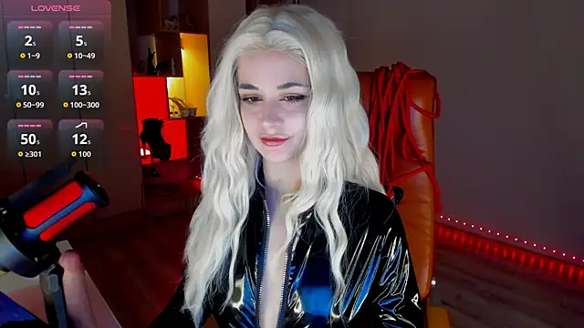 Snapshot of mollyposhh chatting on 01-10-26, 08:21 mollyposhh online show from 01-10-26, 08:21