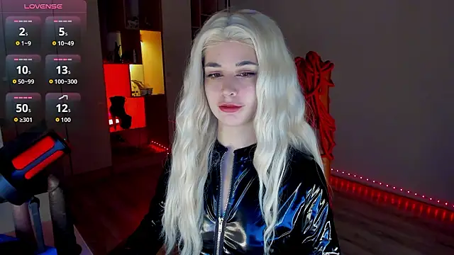 Snapshot of mollyposhh chatting on 01-13-26, 07:19 mollyposhh online show from 01-13-26, 07:19