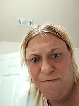 Snapshot of Playmate86 chatting on 12-05-24, 07:16 Playmate86 online show from 12-05-24, 07:16