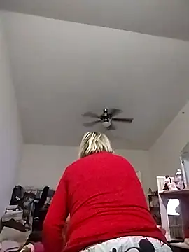 Snapshot of Playmate86 chatting on 12-06-24, 02:02 Playmate86 online show from 12-06-24, 02:02