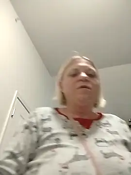 Snapshot of Playmate86 chatting on 12-14-24, 04:45 Playmate86 online show from 12-14-24, 04:45