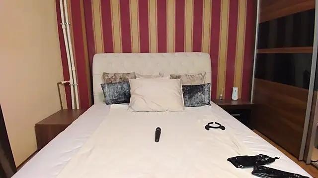 AshPage online show from 09-20-25, 08:21