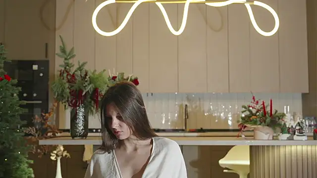 Snapshot of whisper_of_love chatting on 12-22-25, 02:19 whisper of love online show from 12-22-25, 02:19