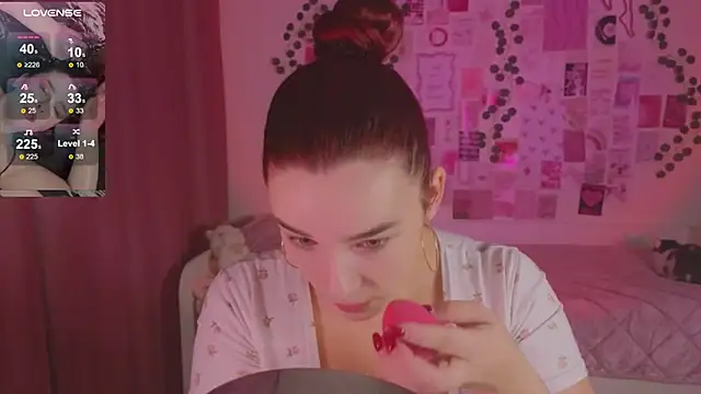 Snapshot of CookyDaisy chatting on 10-16-25, 09:27 CookyDaisy online show from 10-16-25, 09:27