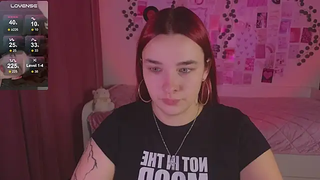 Snapshot of CookyDaisy chatting on 10-19-25, 10:10 CookyDaisy online show from 10-19-25, 10:10