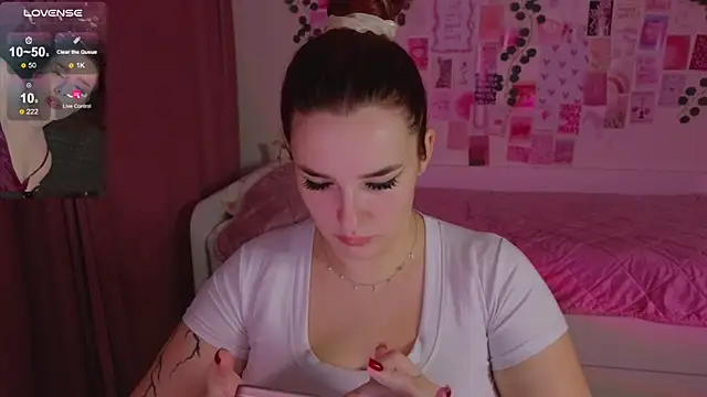 Snapshot of CookyDaisy chatting on 11-14-25, 07:23 CookyDaisy online show from 11-14-25, 07:23