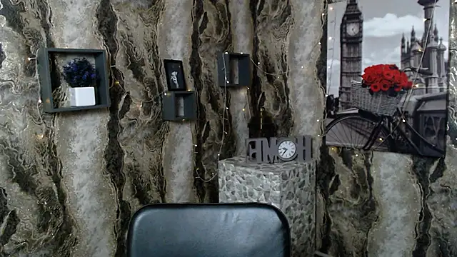 Snapshot of KarolinaRosse_ chatting on 12-30-24, 06:53 KarolinaRosse online show from 12-30-24, 06:53