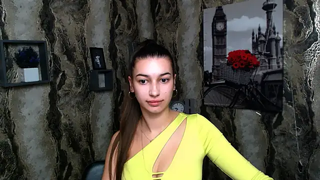Snapshot of KarolinaRosse_ chatting on 01-04-25, 10:05 KarolinaRosse online show from 01-04-25, 10:05