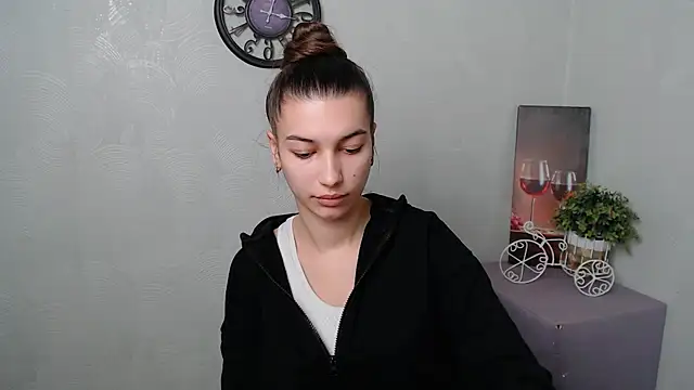 Snapshot of KarolinaRosse_ chatting on 02-19-25, 10:12 KarolinaRosse online show from 02-19-25, 10:12