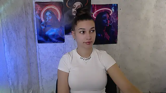 Snapshot of KarolinaRosse_ chatting on 10-17-25, 05:21 KarolinaRosse online show from 10-17-25, 05:21