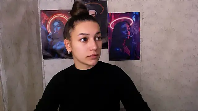 KarolinaRosse  online show from 11-22-25, 06:45