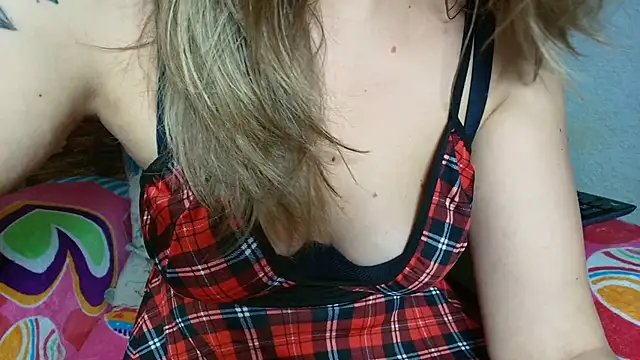 Snapshot of andradahot15 chatting on 11-04-25, 01:21 andradahot15 online show from 11-04-25, 01:21