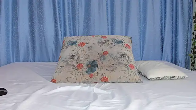 Snapshot of andradahot15 chatting on 03-05-26, 01:51 andradahot15 online show from 03-05-26, 01:51