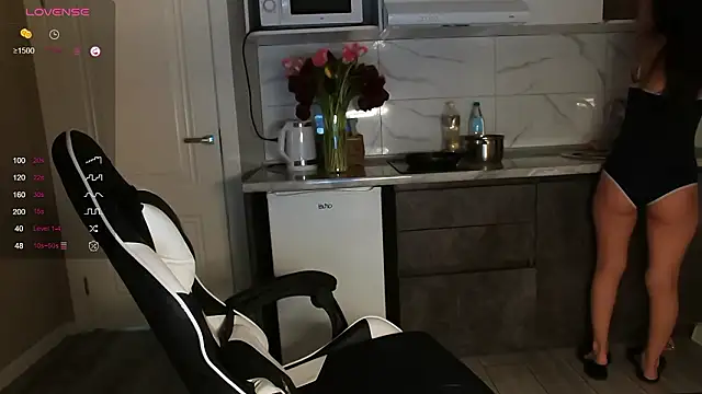 Snapshot of dragon_princesss chatting on 03-08-26, 07:01 dragon princesss online show from 03-08-26, 07:01