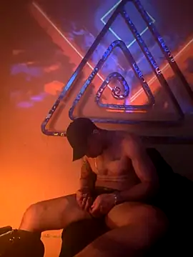 Snapshot of Alexandrei chatting on 11-09-25, 08:18 Alexandrei online show from 11-09-25, 08:18