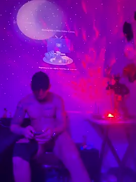 Snapshot of Alexandrei chatting on 12-19-25, 10:33 Alexandrei online show from 12-19-25, 10:33