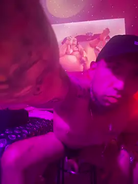 Snapshot of Alexandrei chatting on 12-22-25, 10:34 Alexandrei online show from 12-22-25, 10:34