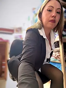 VIOLETA-25  online show from 12-20-25, 04:25