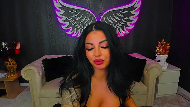 Snapshot of anemarieejolie chatting on 12-17-25, 05:30 anemarieejolie online show from 12-17-25, 05:30