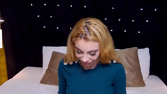 Snapshot of LaraAddison chatting on 01-25-25, 04:24 LaraAddison online show from 01-25-25, 04:24