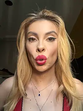 Snapshot of LaraAddison chatting on 02-14-25, 09:34 LaraAddison online show from 02-14-25, 09:34