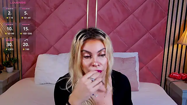 Snapshot of LaraAddison chatting on 09-27-25, 05:34 LaraAddison online show from 09-27-25, 05:34