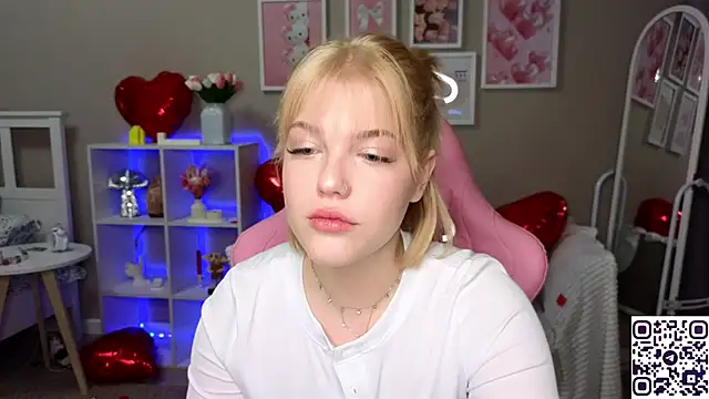 Snapshot of Maya_Rave chatting on 02-15-25, 03:31 Maya Rave online show from 02-15-25, 03:31