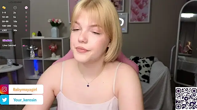 Snapshot of Maya_Rave chatting on 02-23-25, 03:45 Maya Rave online show from 02-23-25, 03:45