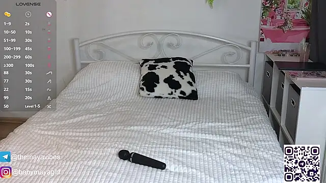 Snapshot of Maya_Rave chatting on 09-16-25, 03:51 Maya Rave online show from 09-16-25, 03:51