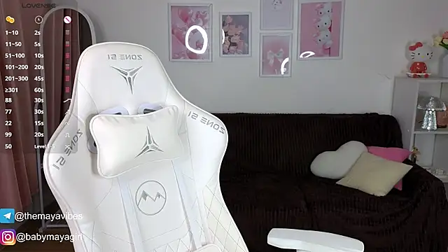 Snapshot of Maya_Rave chatting on 10-22-25, 03:51 Maya Rave online show from 10-22-25, 03:51