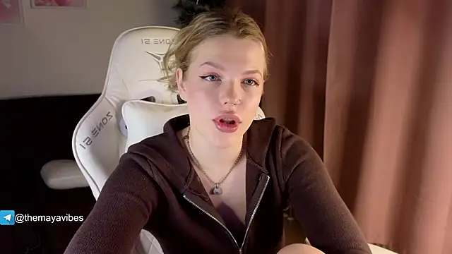 Snapshot of Maya_Rave chatting on 01-14-26, 03:45 Maya Rave online show from 01-14-26, 03:45